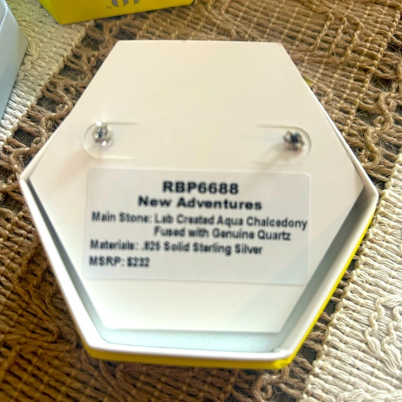 New adventures bomb party earrings - Picture 2 of 2